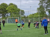 Laatste training S.K.N.W.K. JO7-1 (partijtje tegen de ouders) van maandag 27 mei 2024 (4/180)